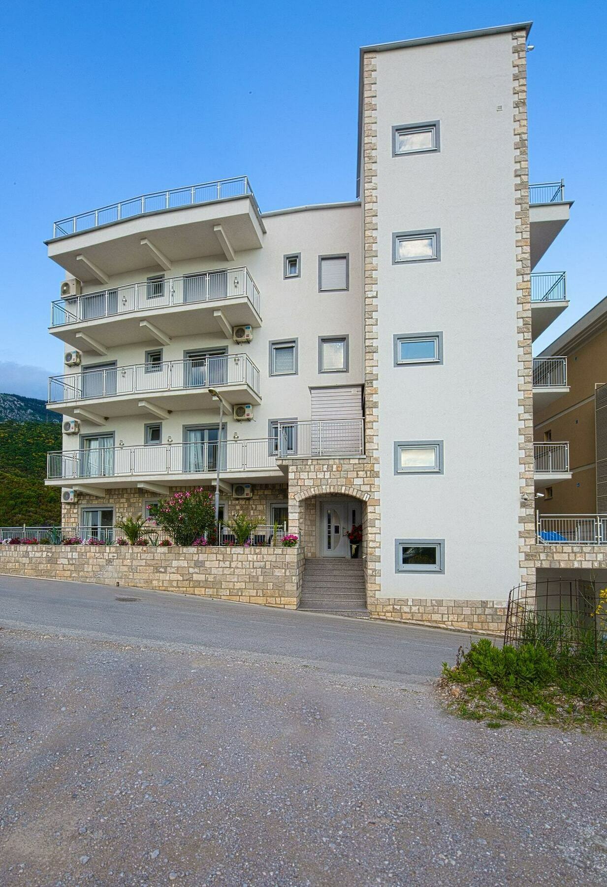 Montelux Apartments Budva Exterior foto